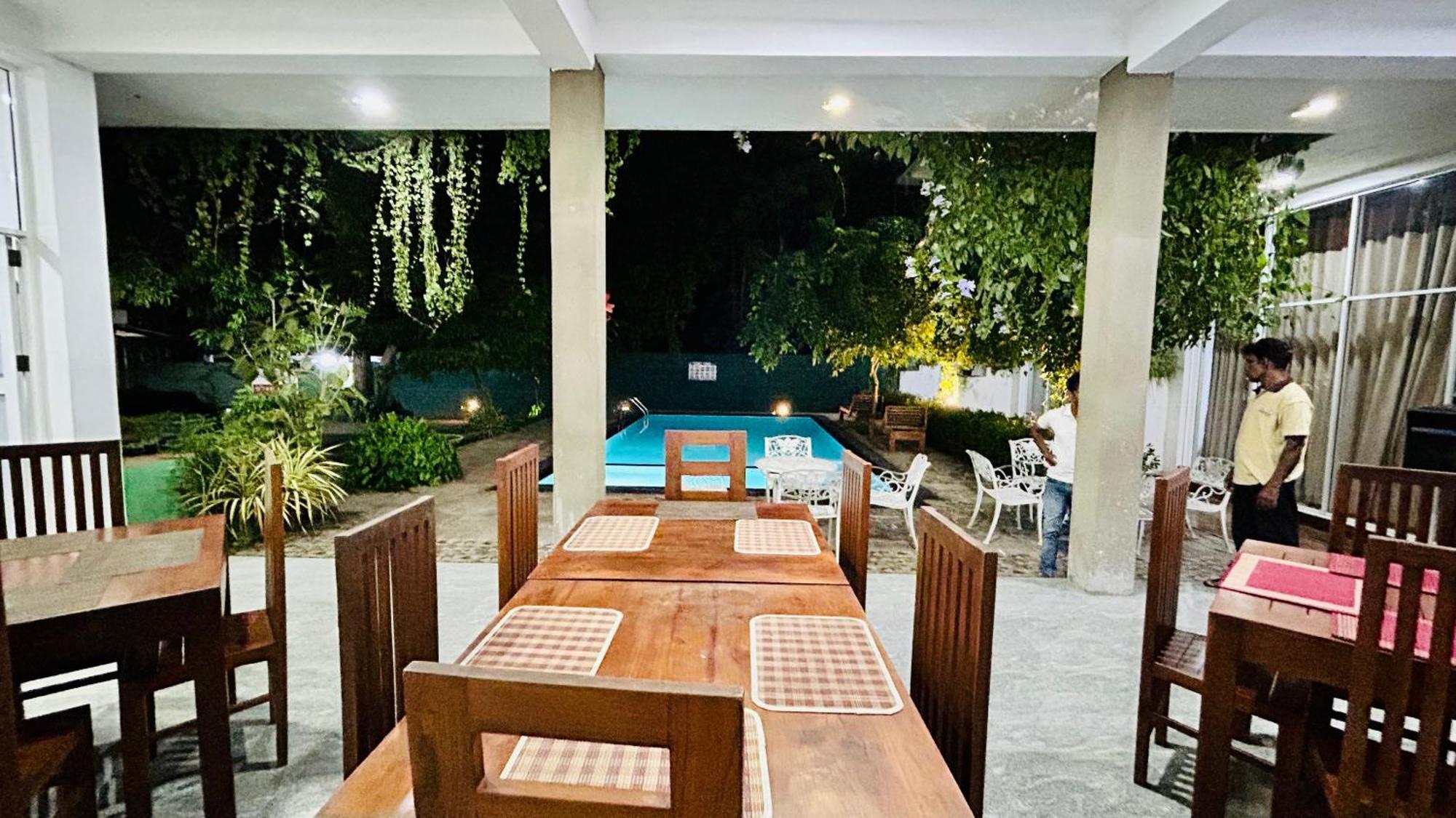אנוראדפורה Salubrious Resort מראה חיצוני תמונה
