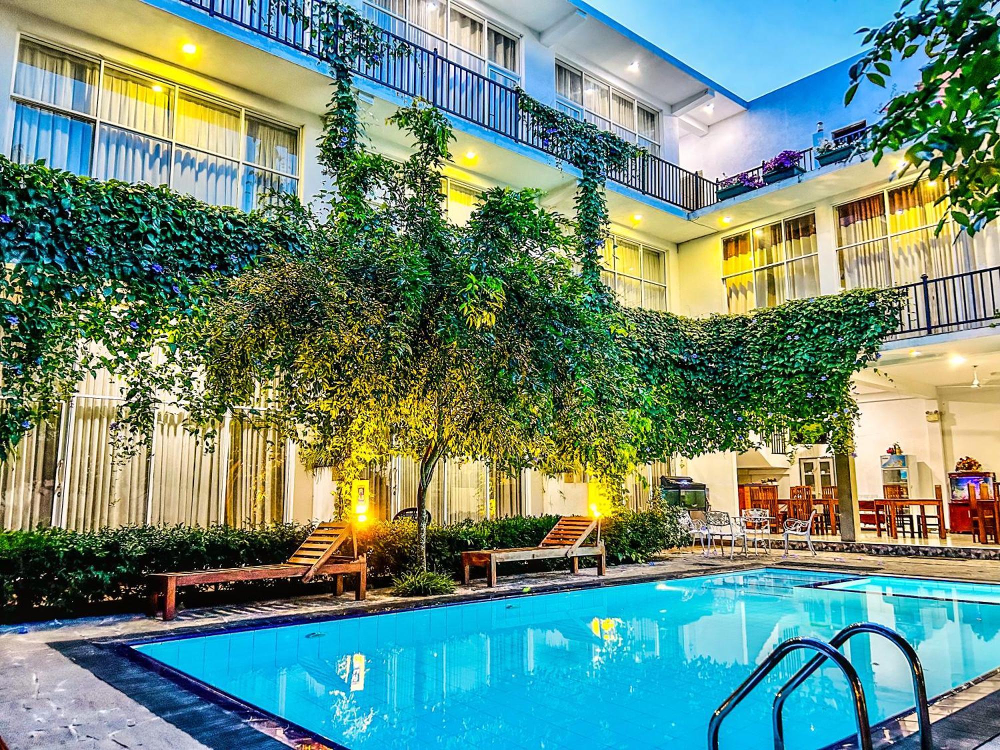 אנוראדפורה Salubrious Resort מראה חיצוני תמונה