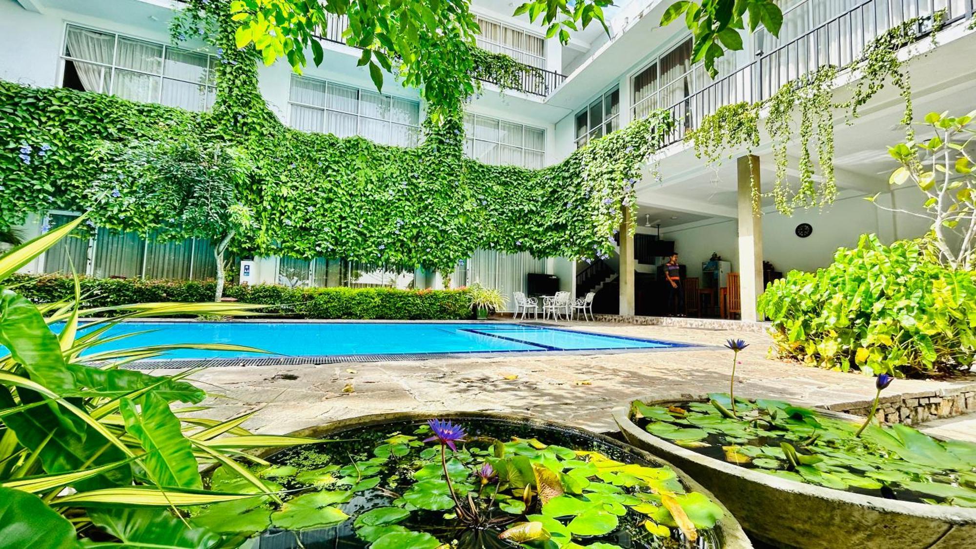 אנוראדפורה Salubrious Resort מראה חיצוני תמונה
